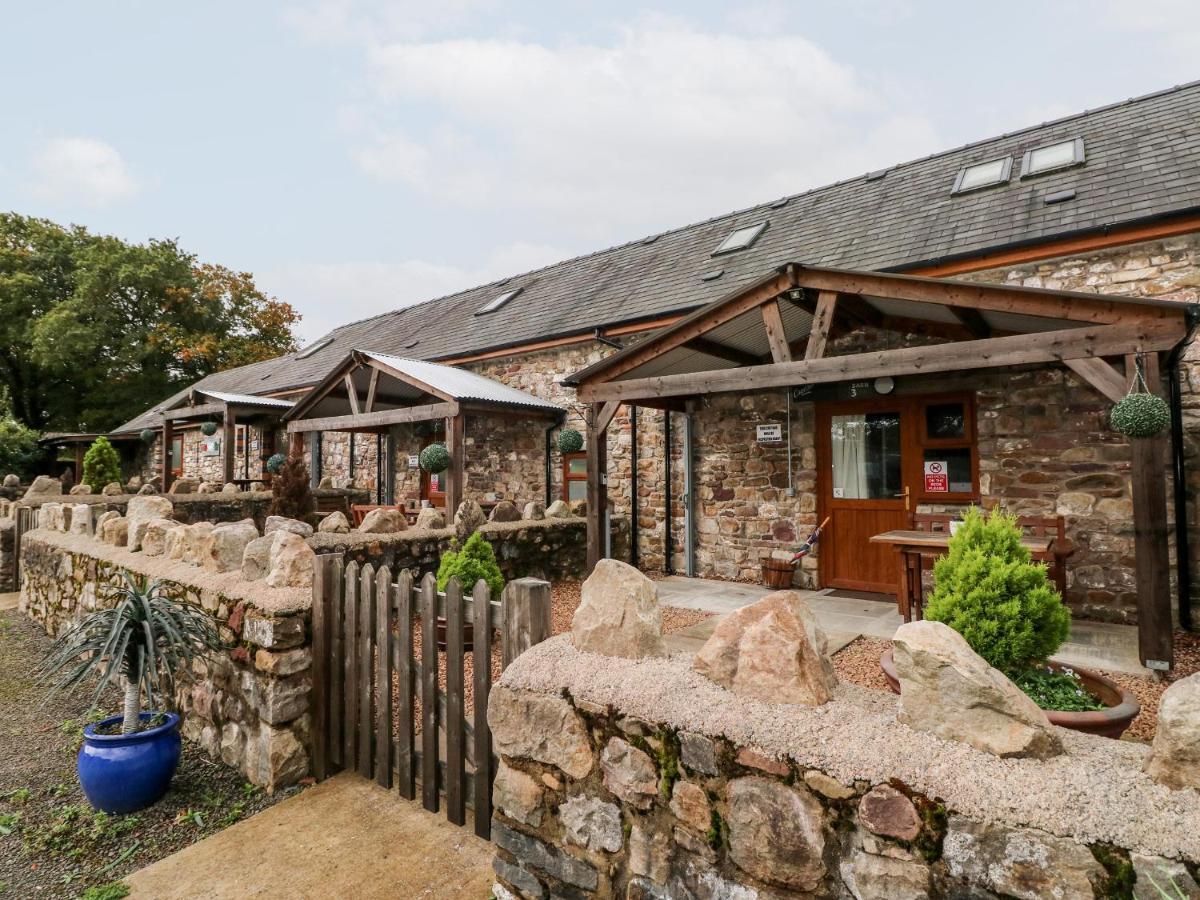 Barn 3 * Swansea